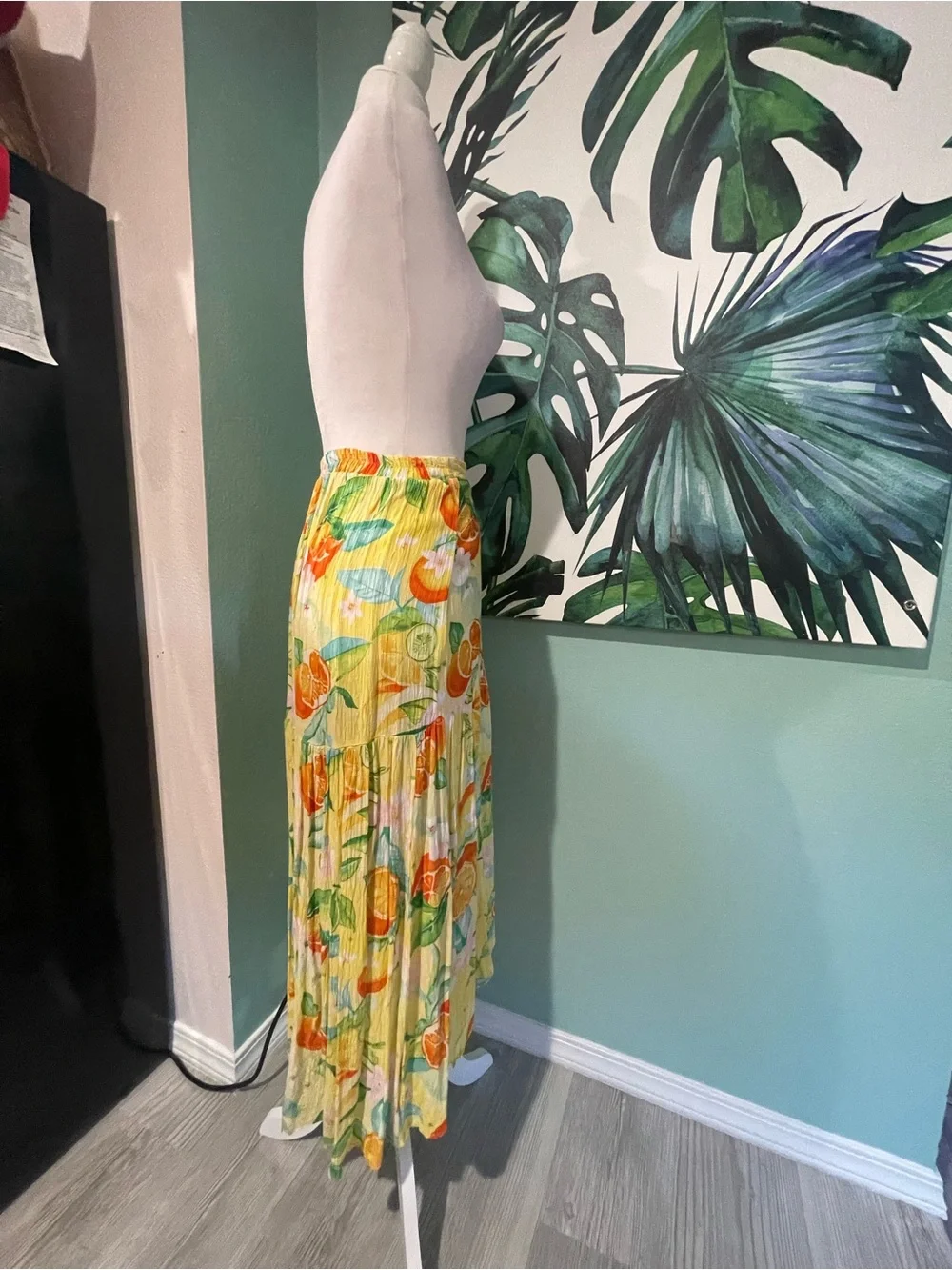 C & C California Yellow Citrus-Print Midi Wrap Skirt - Picture 3 of 9